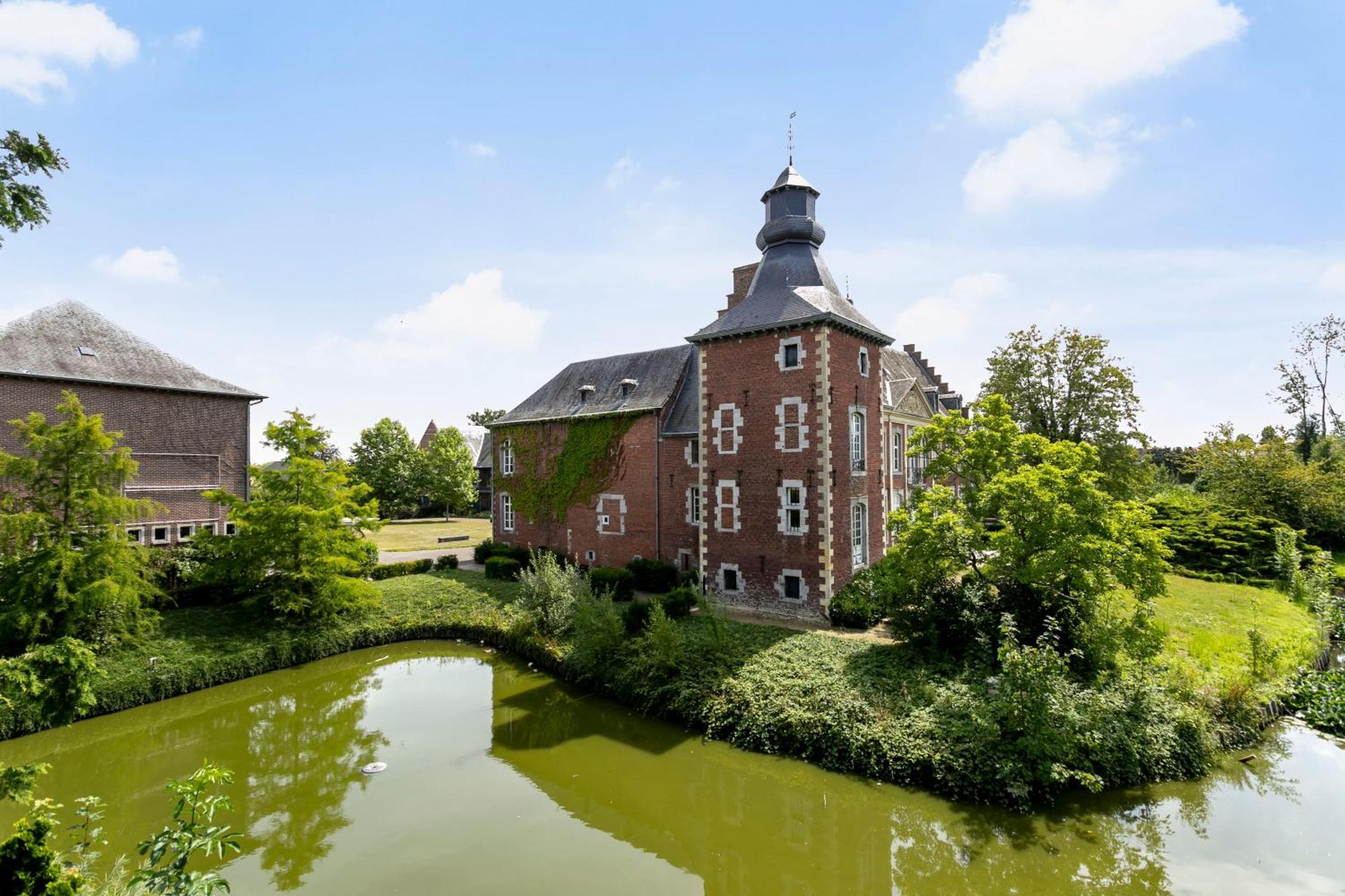 Chateau De Looz Bagian luar foto